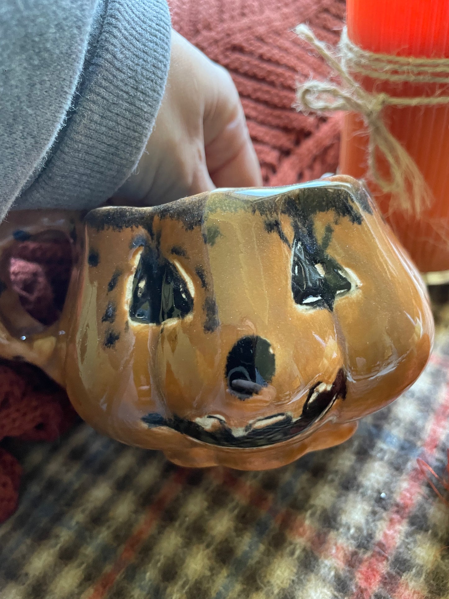 Tasse citrouille ocre et noire
