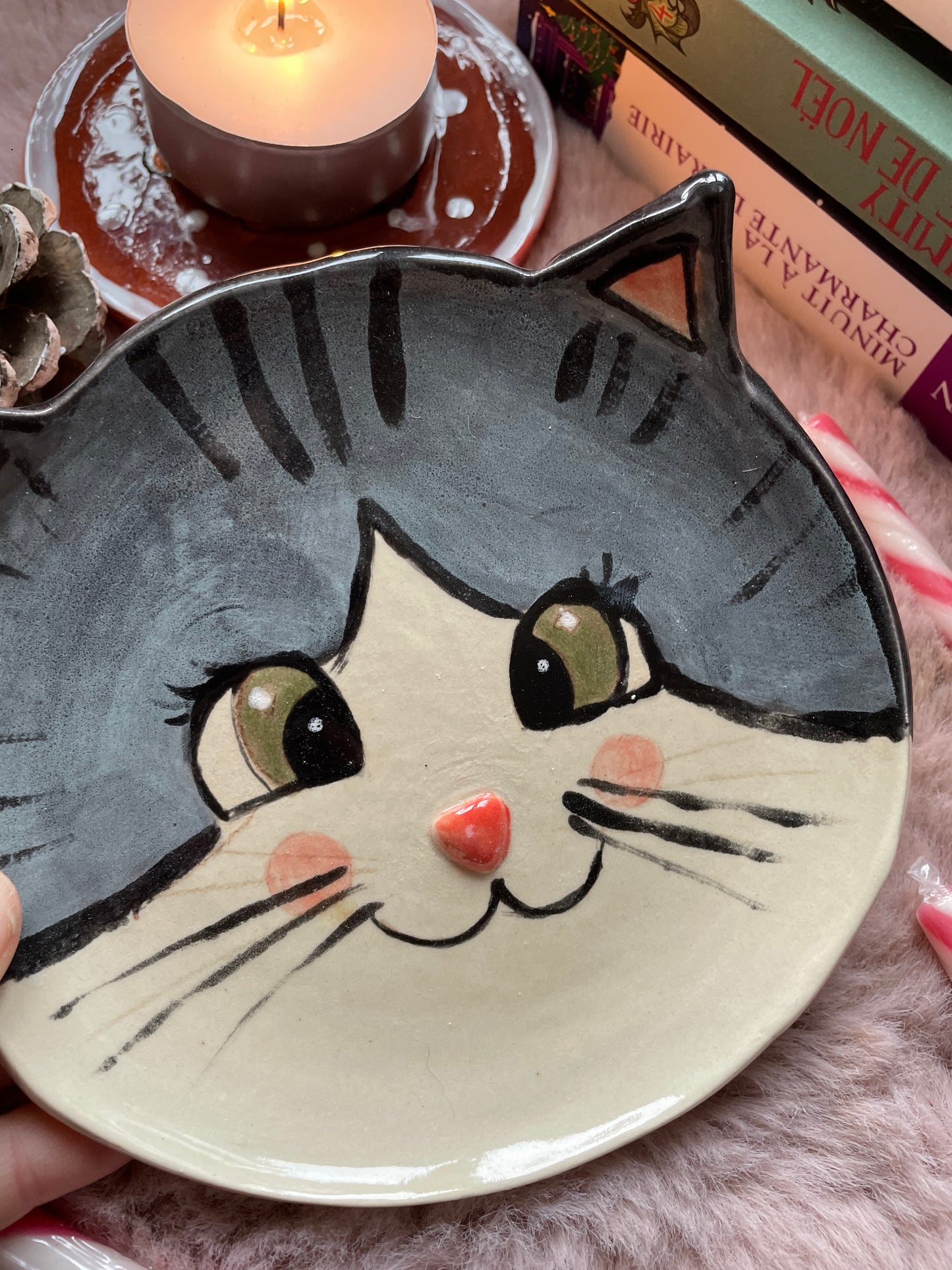 Assiette tête de chat gris