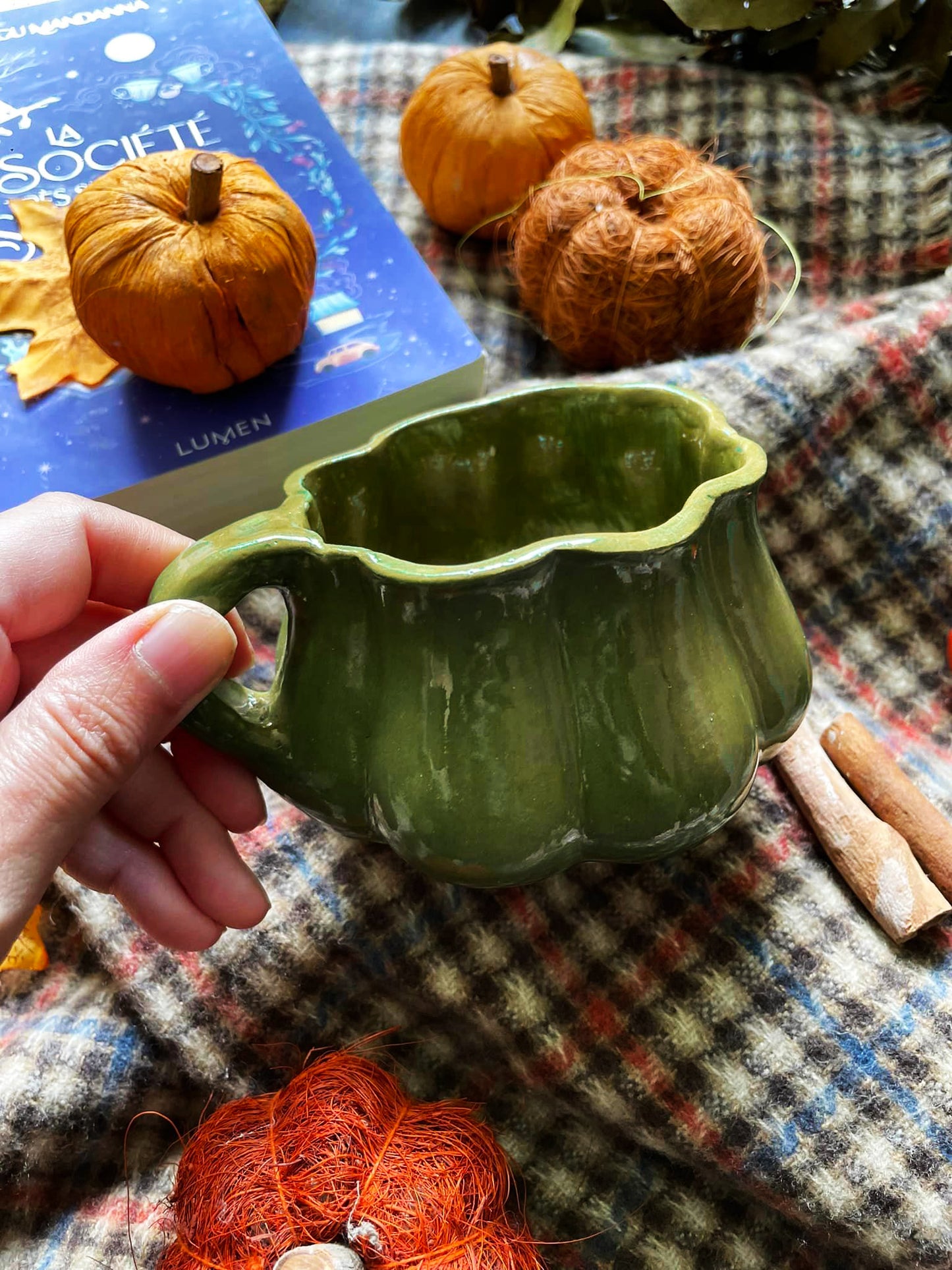 Tasse faite main en forme de citrouille