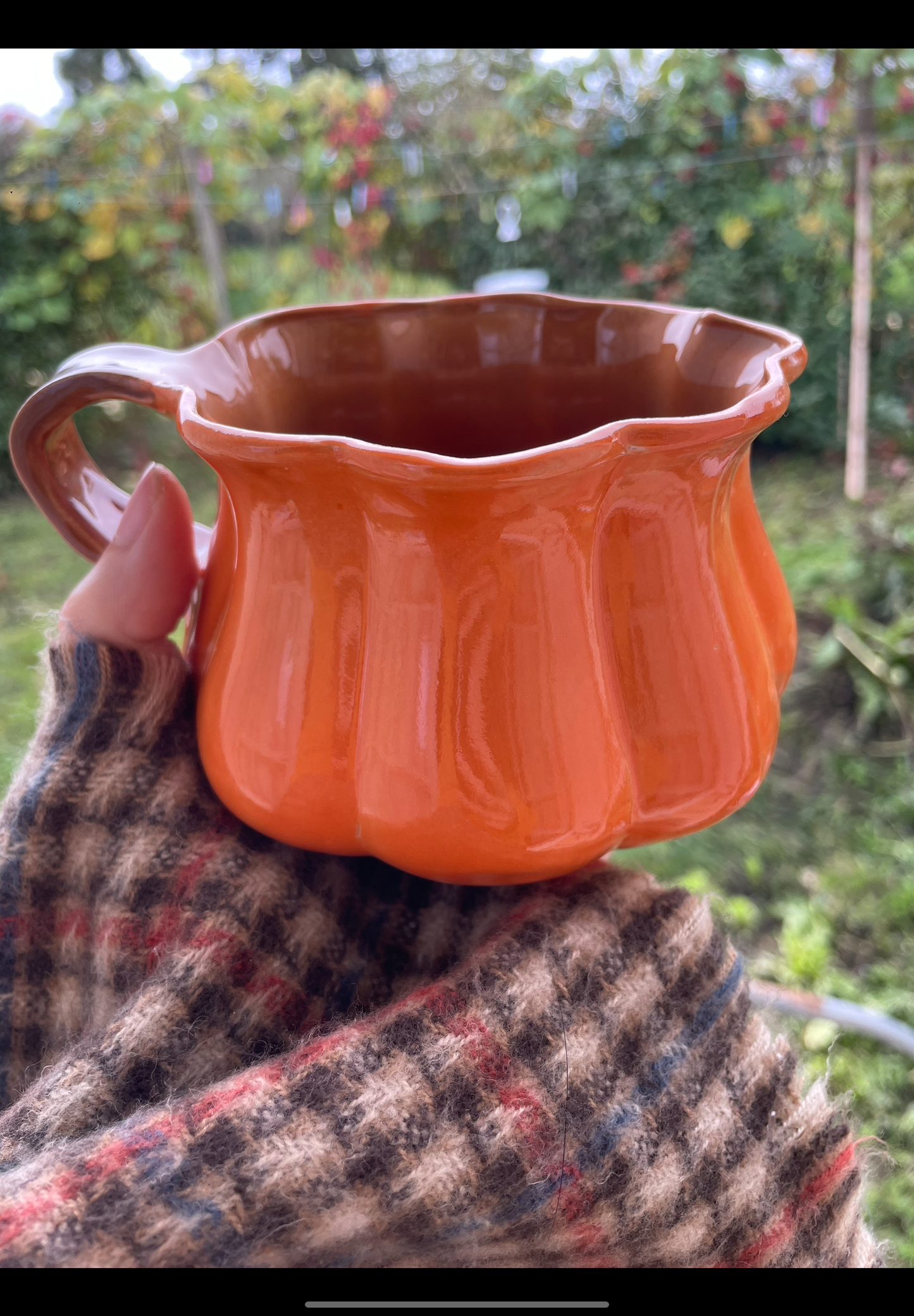 Tasse faite main en forme de citrouille