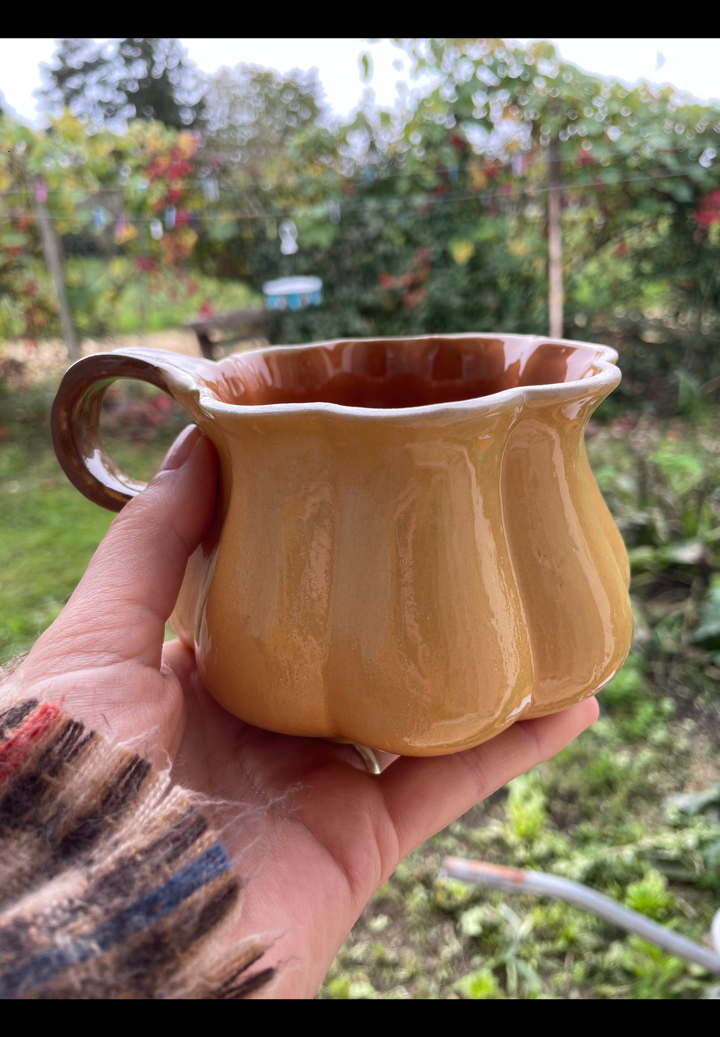 Tasse faite main en forme de citrouille