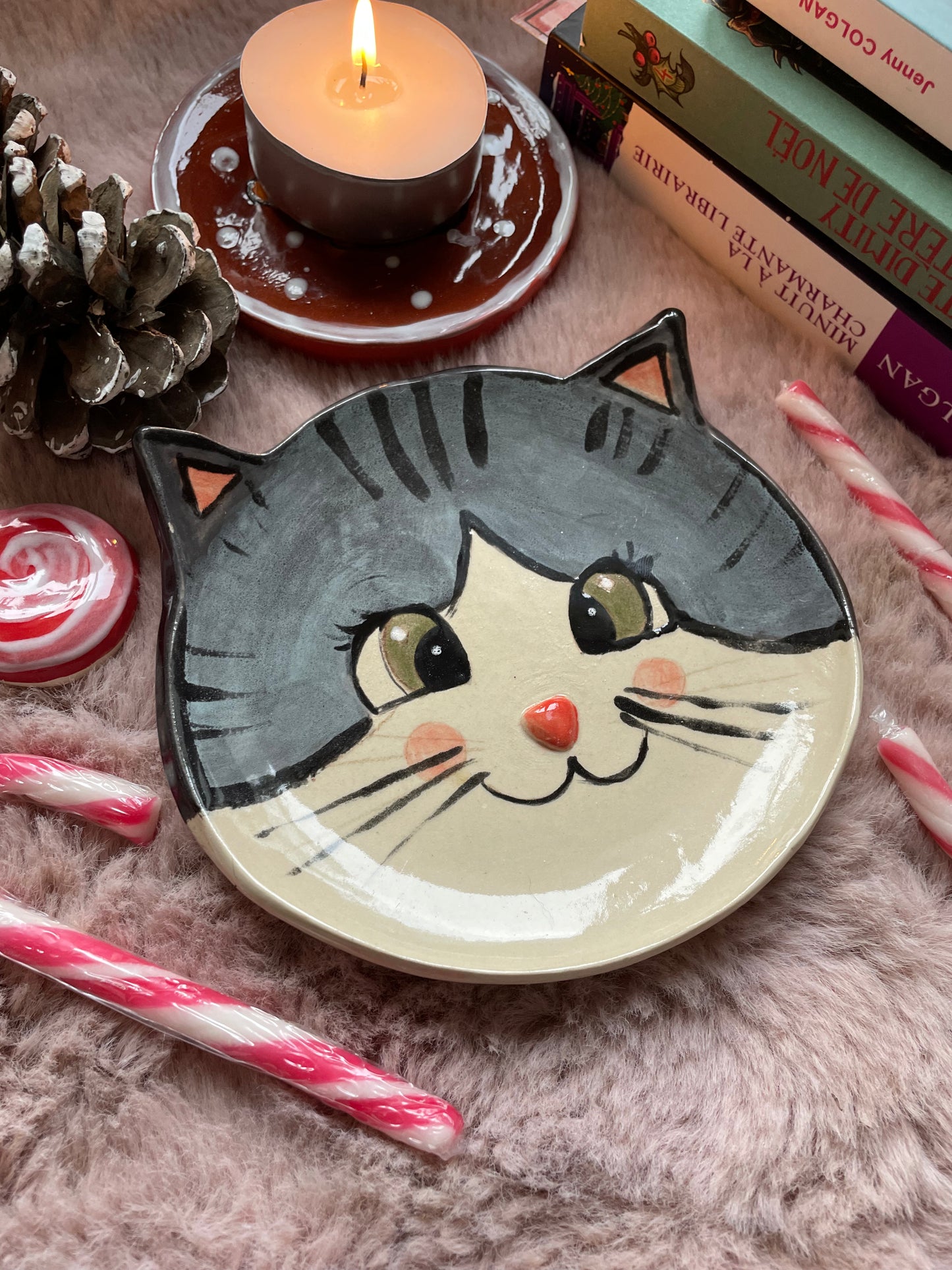 Assiette tête de chat gris