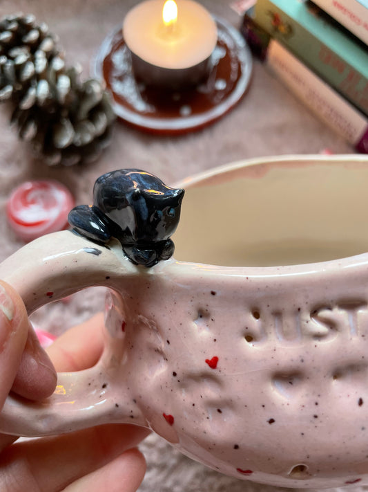 Tasse chat noir fond rose et cœur