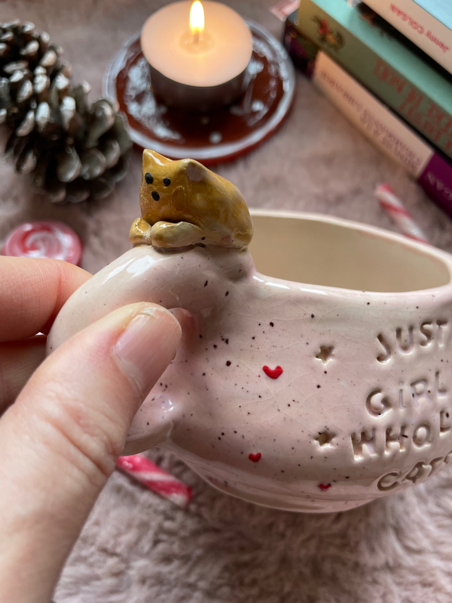 Tasse chat roux fond rose et cœur