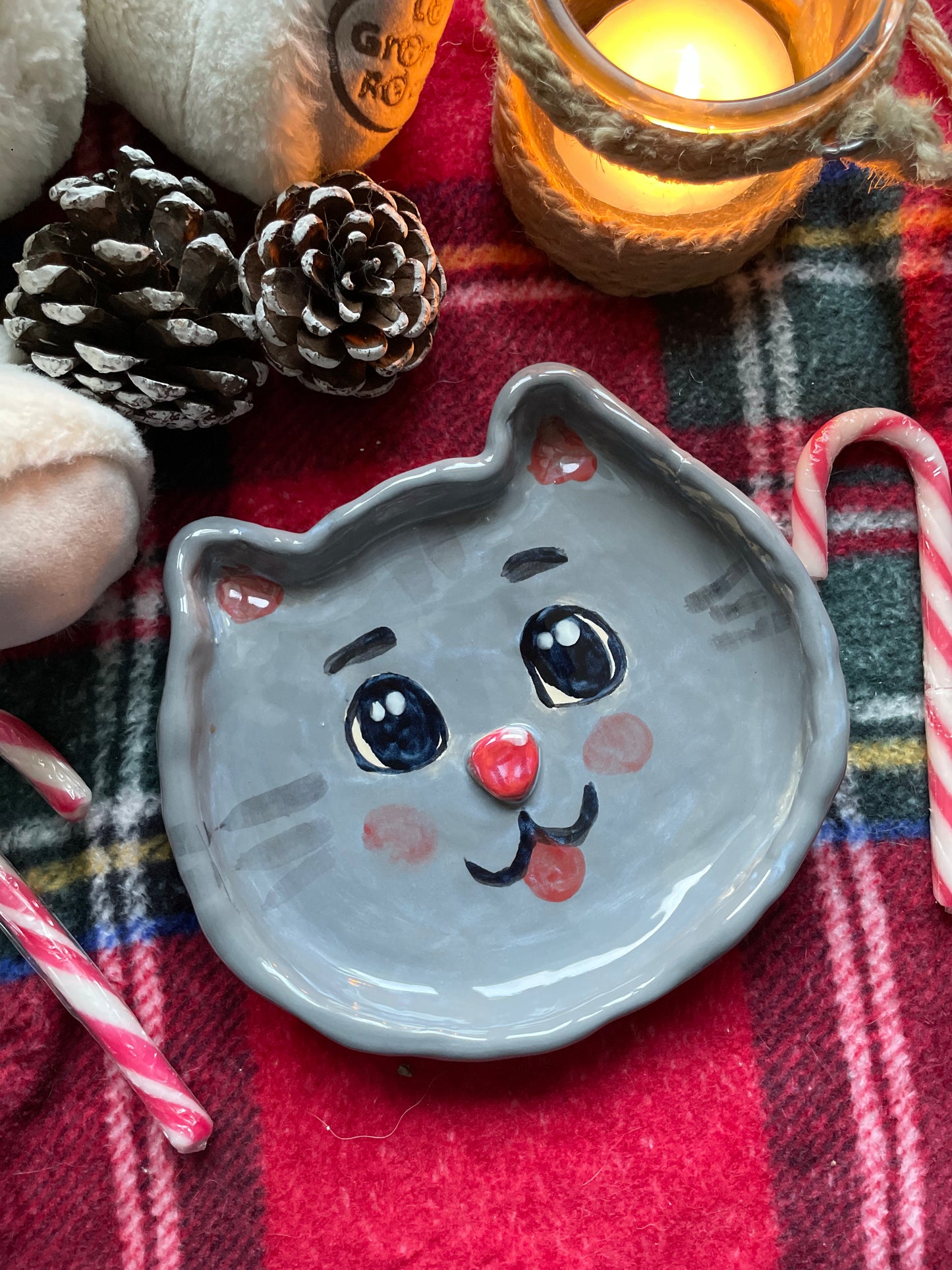 Assiette tête de chat gris avec rebord