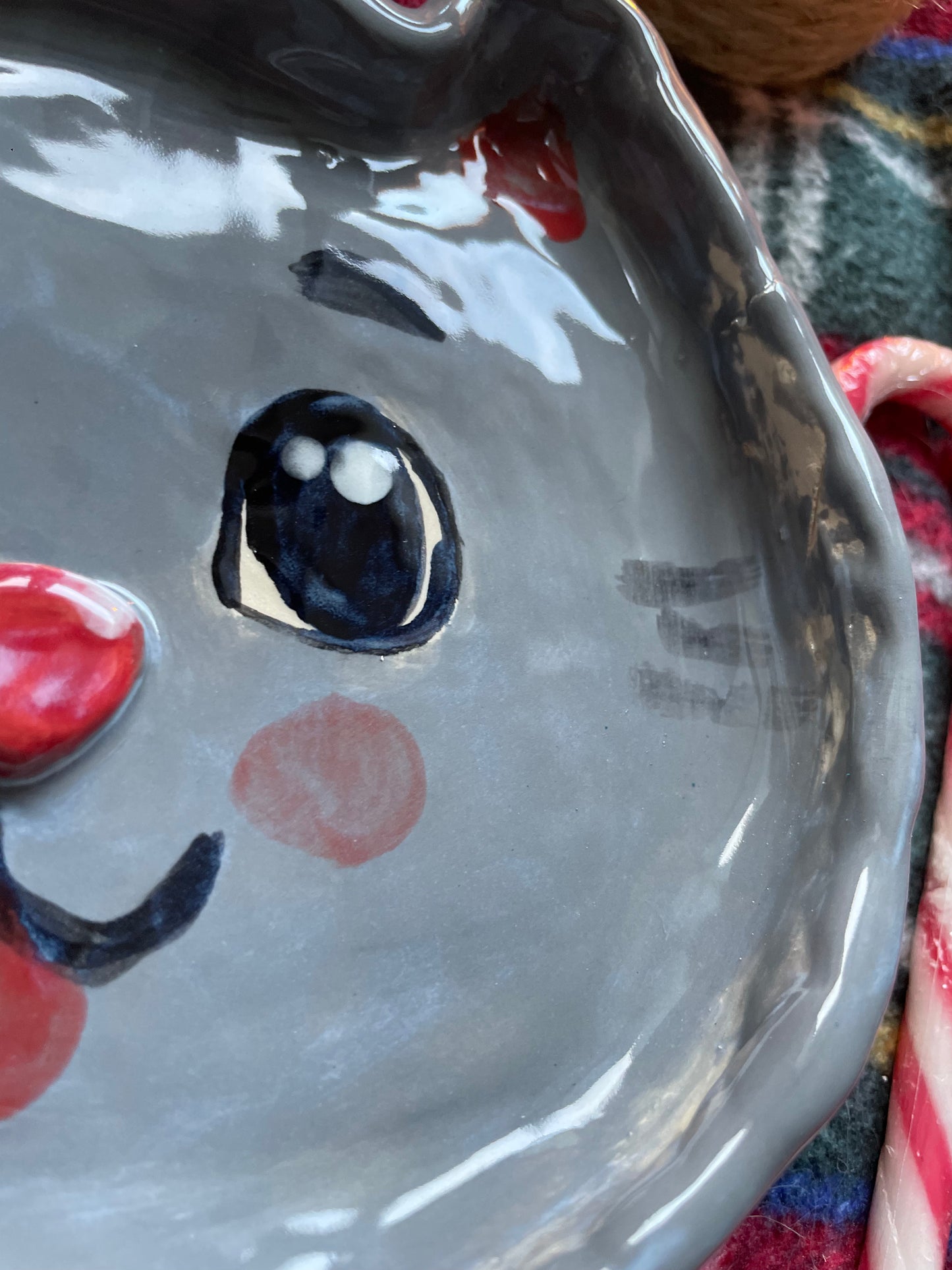 Assiette tête de chat gris avec rebord